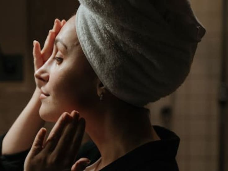 Evita estos errores comunes en el cuidado de la piel a partir de los 40