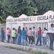 Padres de familia cierran primaria; Exigen limpieza de terrenos por casos de dengue