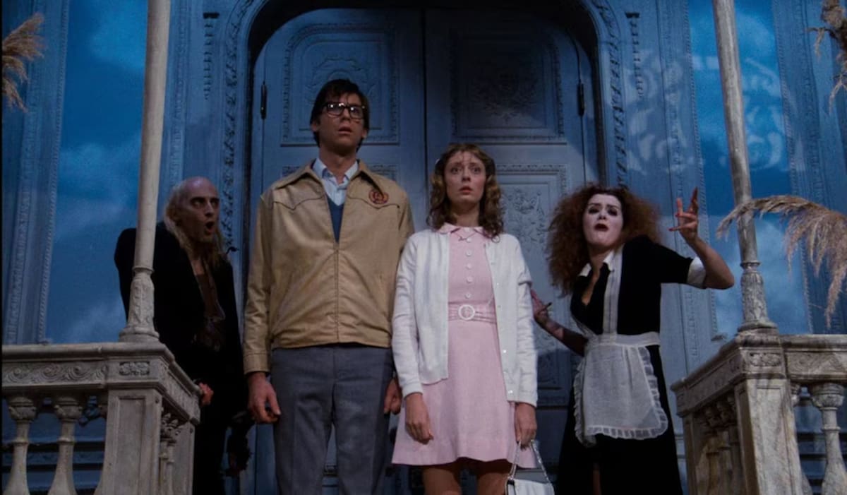 Una escena de The Rocky Horror Picture Show, película que con los años se convirtió en un referente del cine de culto. Foto: Redes Sociales