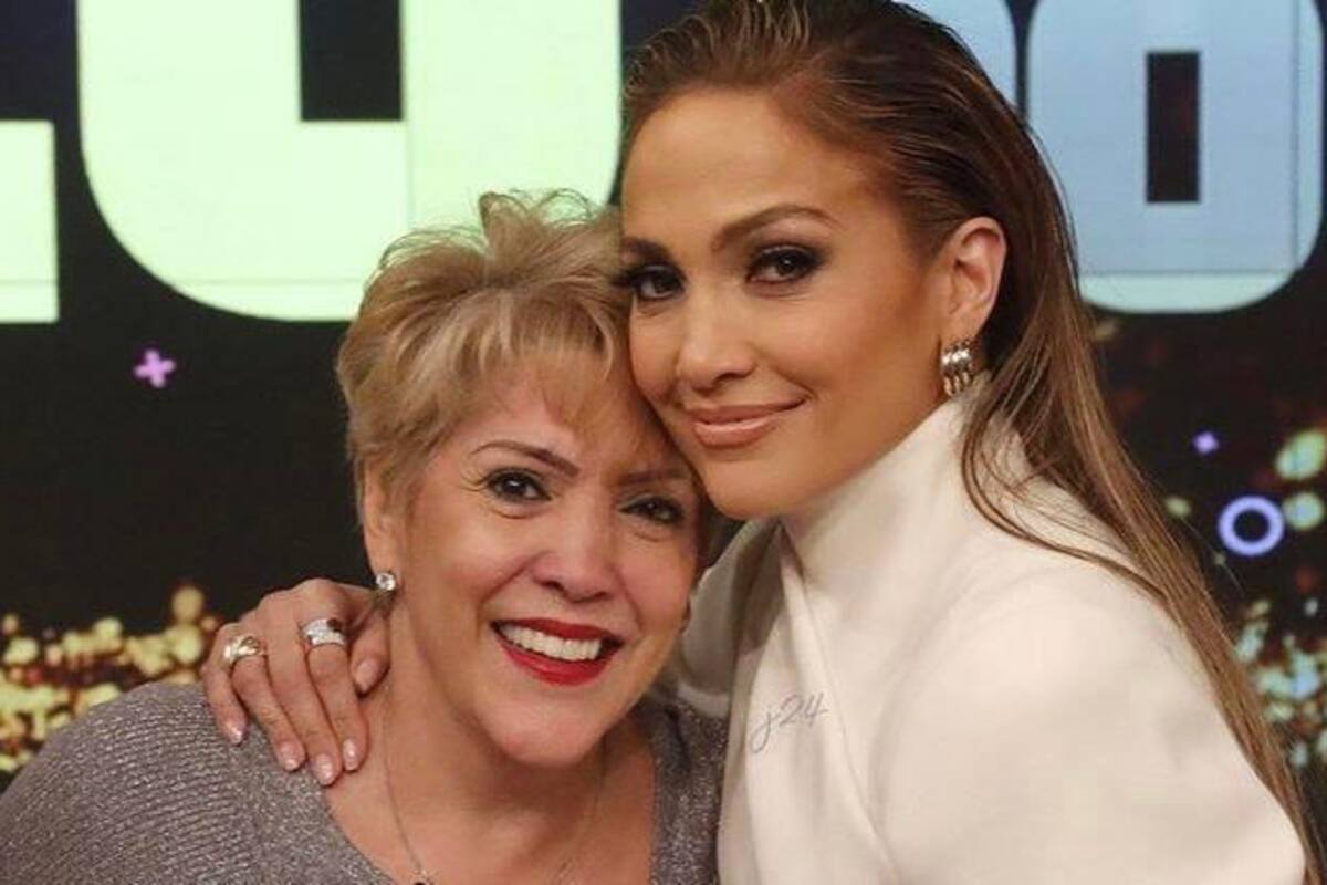 Celebra JLo cumpleaños de su mamá