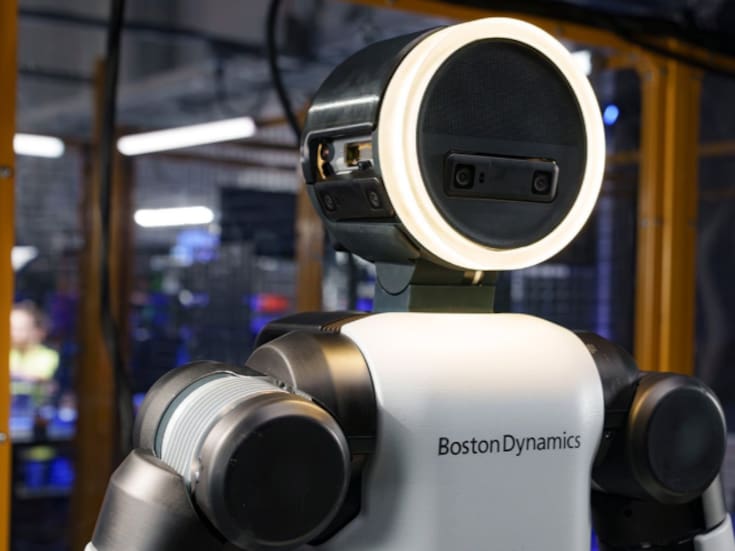 Atlas, el robot humanoide que humilla a la competencia: Hyundai y Boston Dynamics exhiben en el CES 2026 más de lo que Tesla Optimus puede soportar