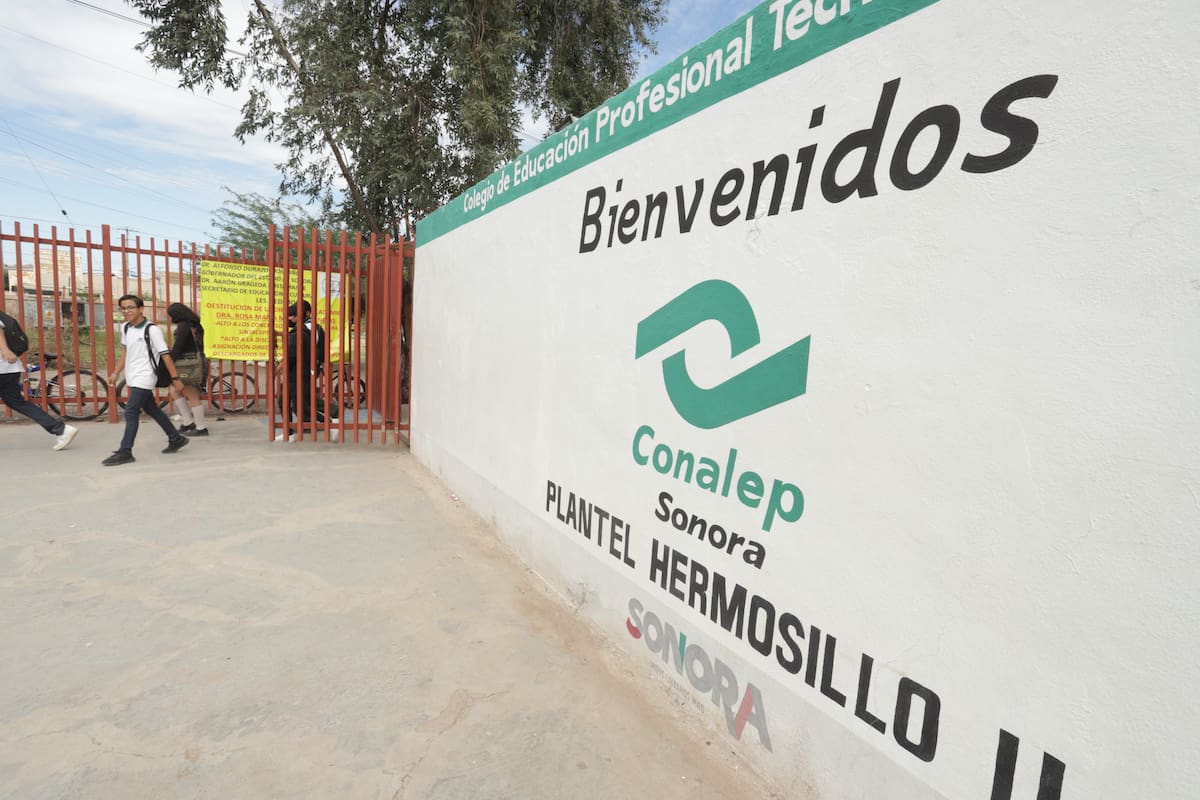Realizan maestros de Conalep paro de labores por falta de contratos