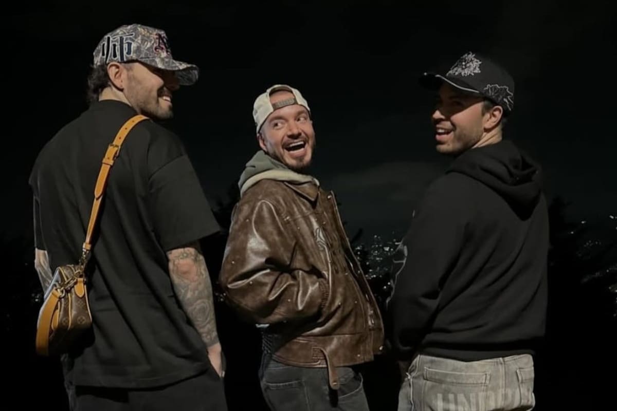 J Balvin reconoce talento del tijuanense Kiko Báez en Medellín