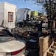 Incendio en la colonia Los Arroyos daña tres viviendas y dos vehículos; vecino señala que pudo ser provocado