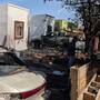 Incendio en la colonia Los Arroyos daña tres viviendas y dos vehículos; vecino señala que pudo ser provocado