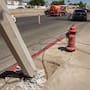 Fuertes vientos derriban más de 30 postes en la carretera Mexicali–San Luis; estiman 500 viviendas sin energía eléctrica en el Valle