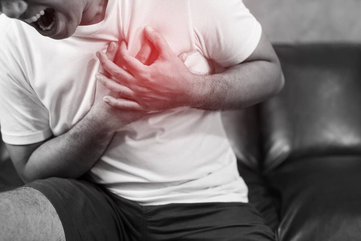 Un nuevo estudio sugiere que un análisis de sangre "tripartito" puede predecir con precisión el riesgo de ataques cardíacos y accidentes cerebrovasculares hasta con 30 años de anticipación|Foto: Canva