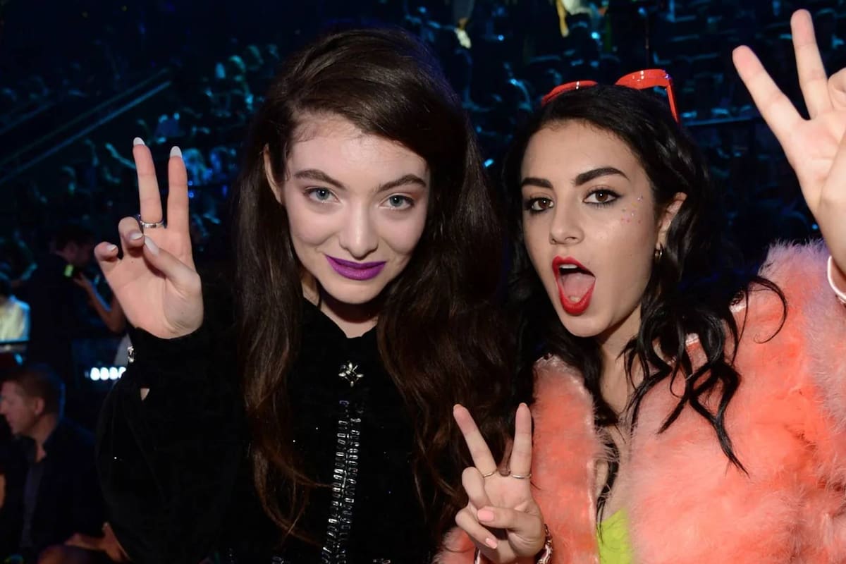 ¡Charli xcx y Lorde colaboran en remix de "Girl, so confusing"!