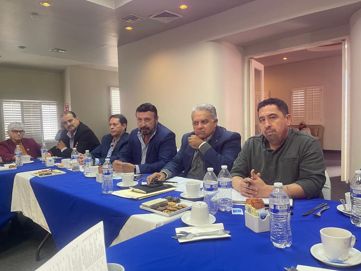 Integrantes de “Unidos por Rosarito” señalaron que los incrementos al Impuesto Predial no se justifican, al considerar que no se reflejan en infraestructura ni en servicios públicos. Foto: Carmen Gutierrez