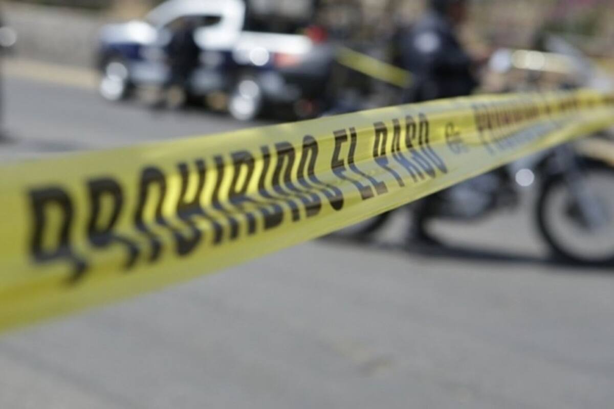 Balean automóvil en la México-Querétaro; reportan un muerto y un herido