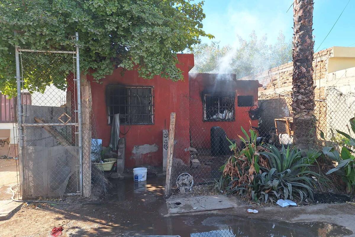 Incendio consume vivienda en la colonia Luis Donaldo Colosio