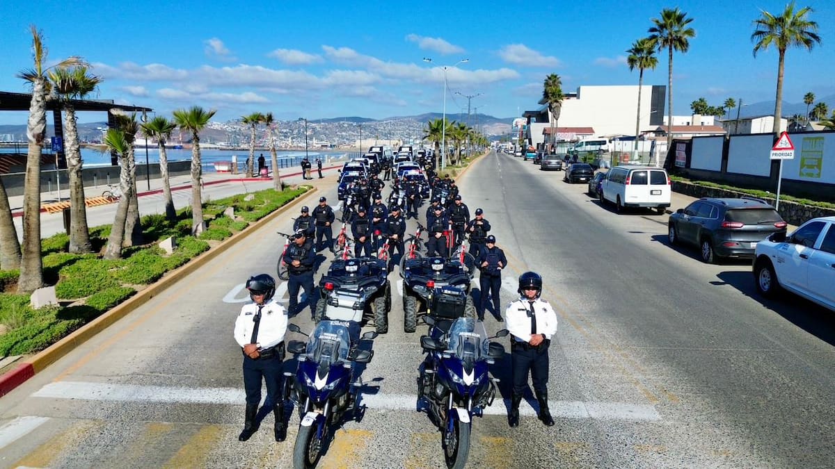 El operativo reúne a 350 elementos y refuerza alcoholímetros y traslados seguros de aguinaldos para prevenir delitos y accidentes. Foto: Cortesía