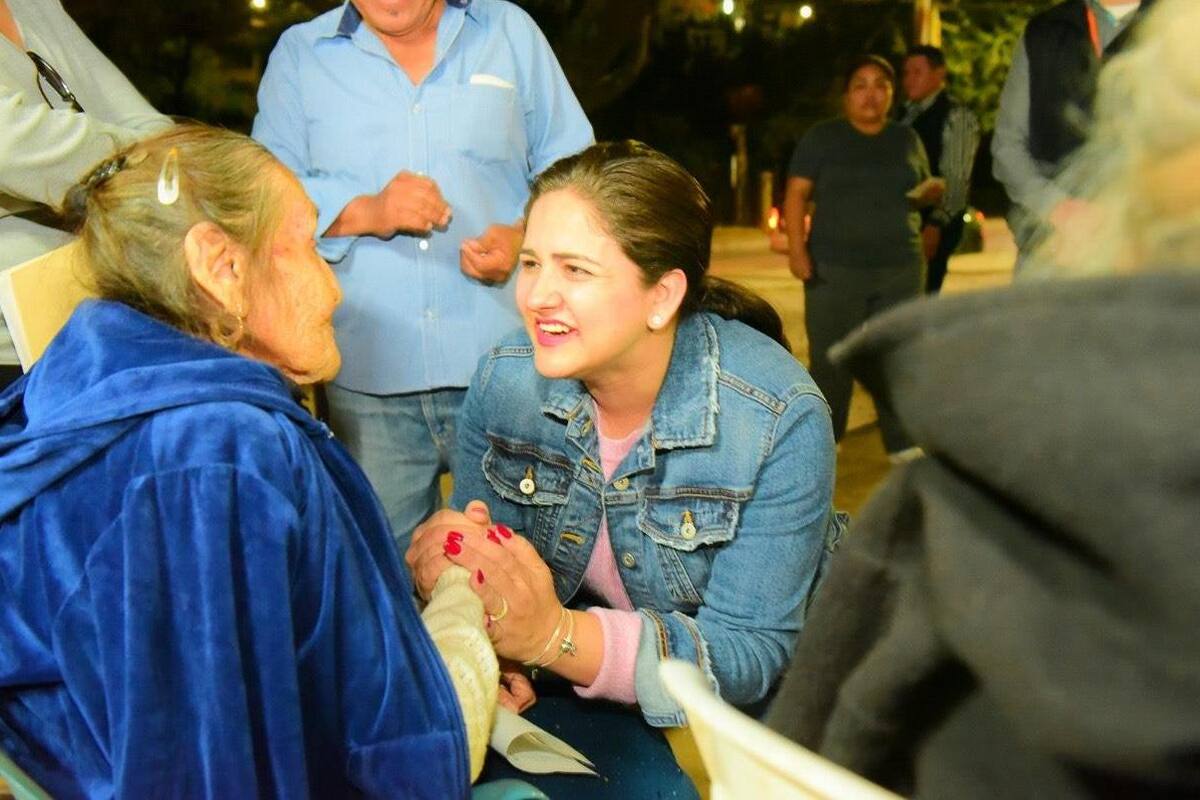 Establece Célida López colaboración con vecinos del Coloso