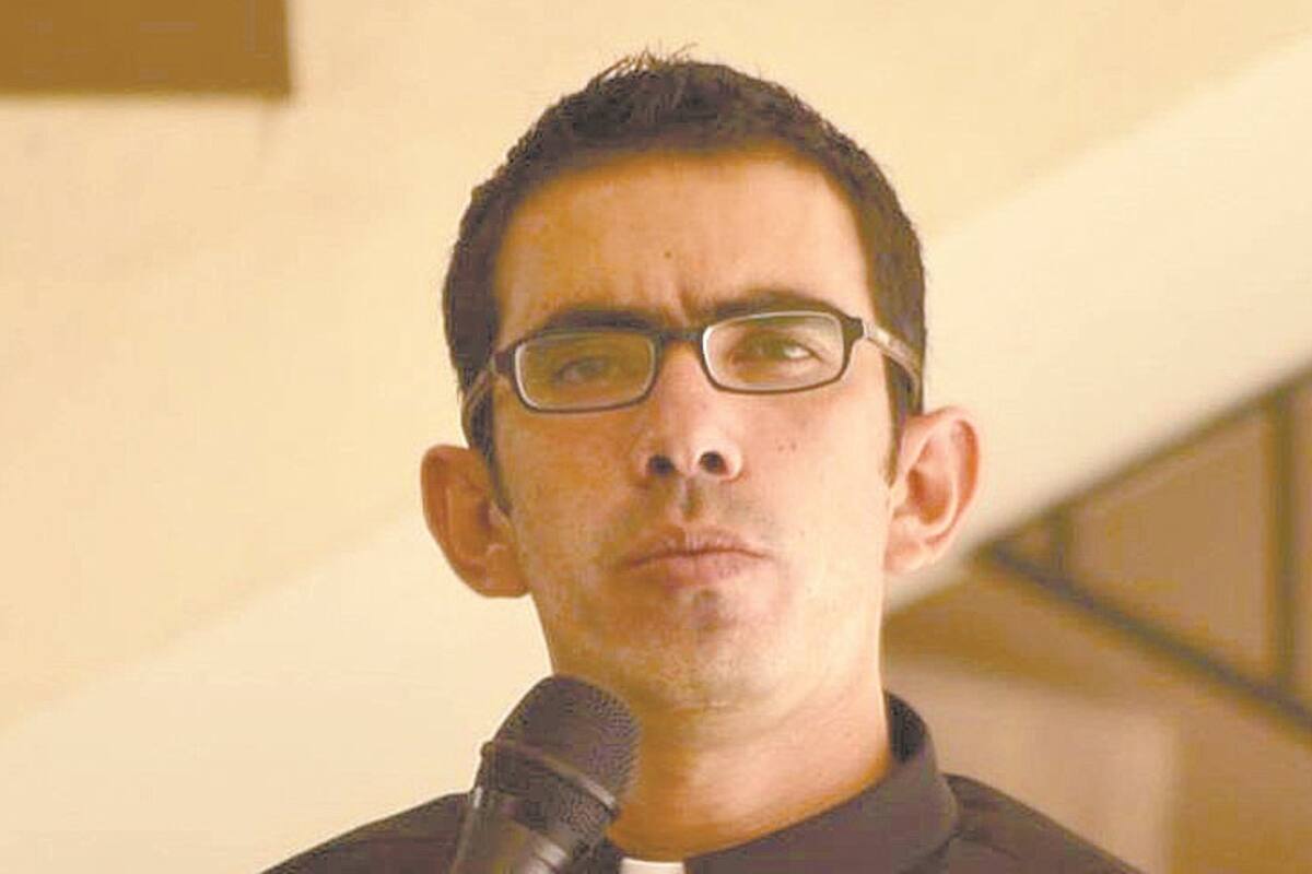 Sacerdote navojoense vive la cuarentena en Roma, Italia