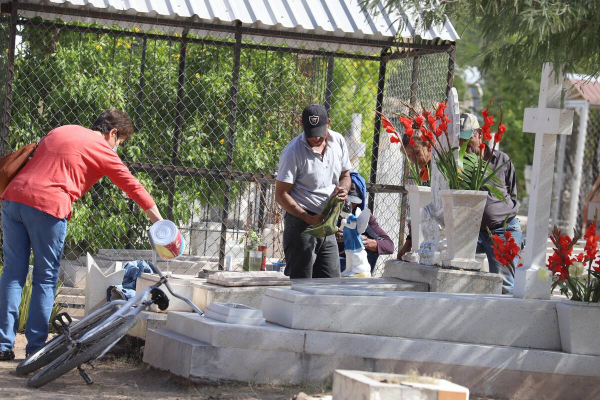 Acuden más de 7 mil a panteones rurales