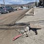 Ensenada quiere ser destino turístico, pero sus banquetas tienen grietas, basura y registros abiertos que ponen en riesgo a peatones
