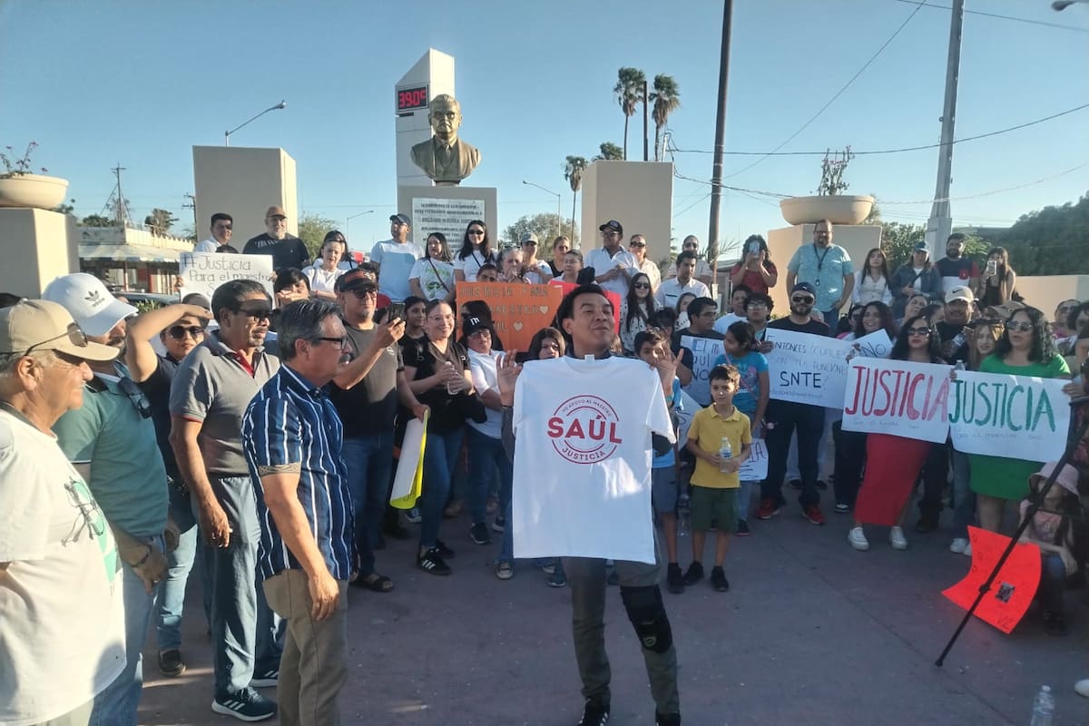 Exigen justicia para el maestro Saúl; logran que se le restituya el salario