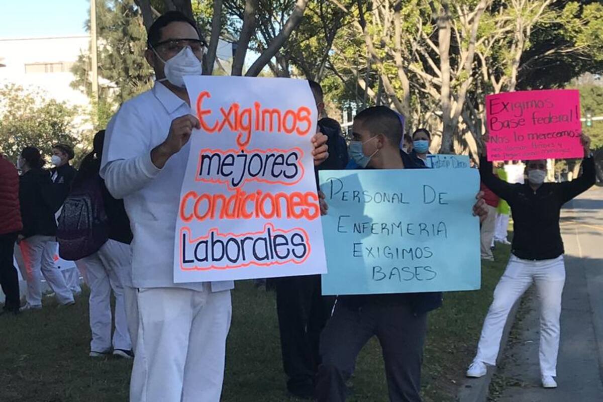 Personal médico protesta por mejores condiciones laborales