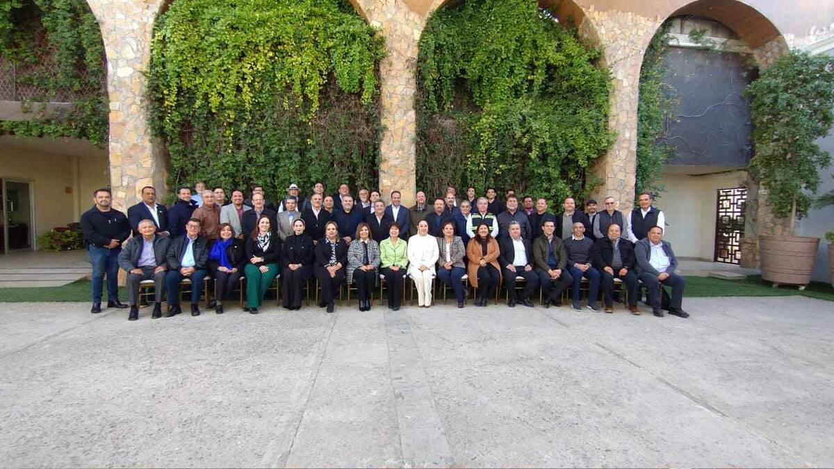 Asistentes a la reunión con el presidente municipal Antonio Astiazarán e integrantes del Gobierno de Hermosillo.