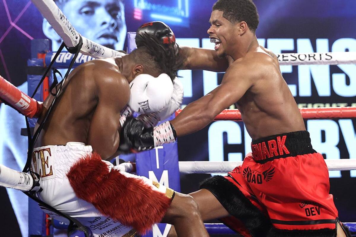 Shakur Stevenson arrolla en 10 rounds a Toka Kahn Clary