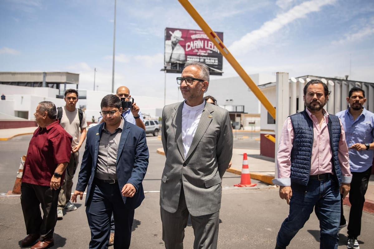 Embajador de Irán visita la garita de San Ysidro