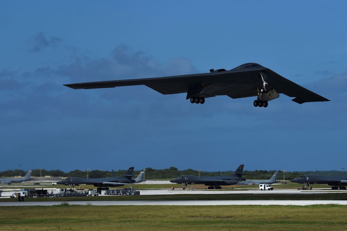 La Casa Blanca lanzó videos con estética de Call of Duty, Bob Esponja e Iron Man para mostrar los bombardeos contra Irán, en una campaña digital que transforma la ofensiva del 28 de febrero en una narrativa de videojuego dirigida a millones en redes sociales