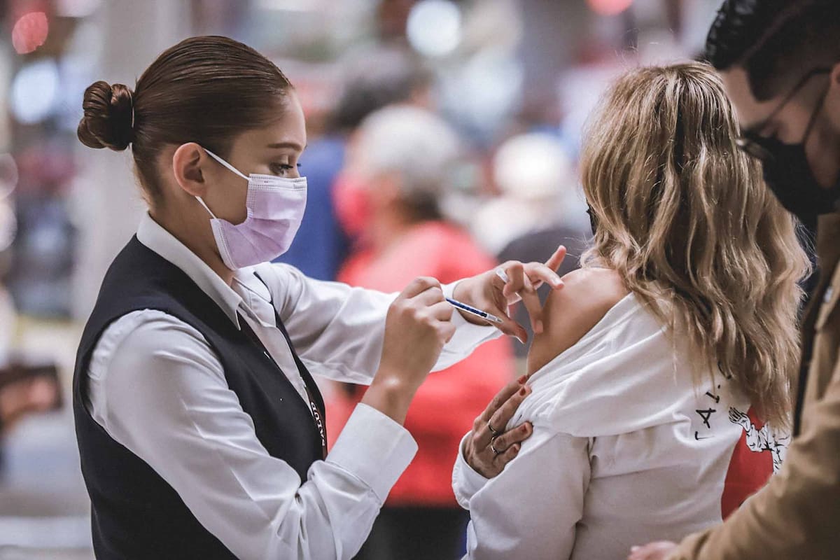 Vacunas contra Covid-19 disponibles este invierno en México serán de Moderna y Pfizer, actualizadas con la nueva cepa