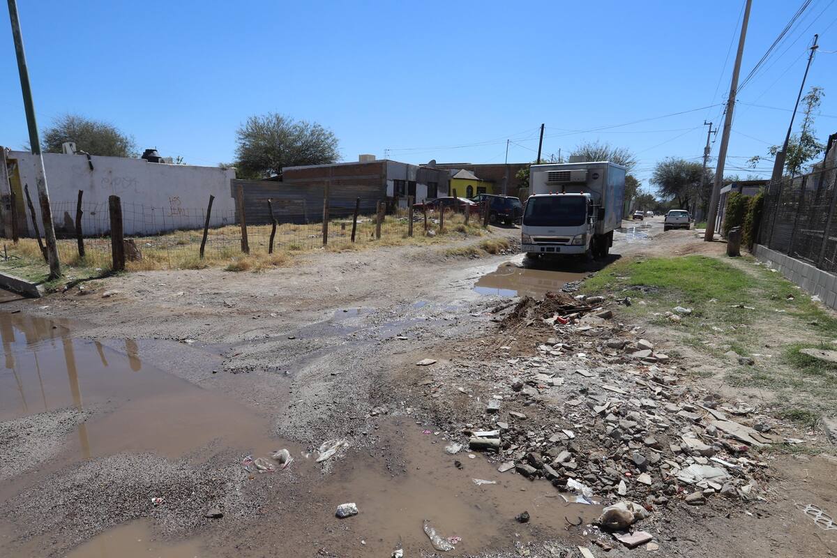 Hermosillo: Corre el agua hace 20 días por calles de la colonia Solidaridad