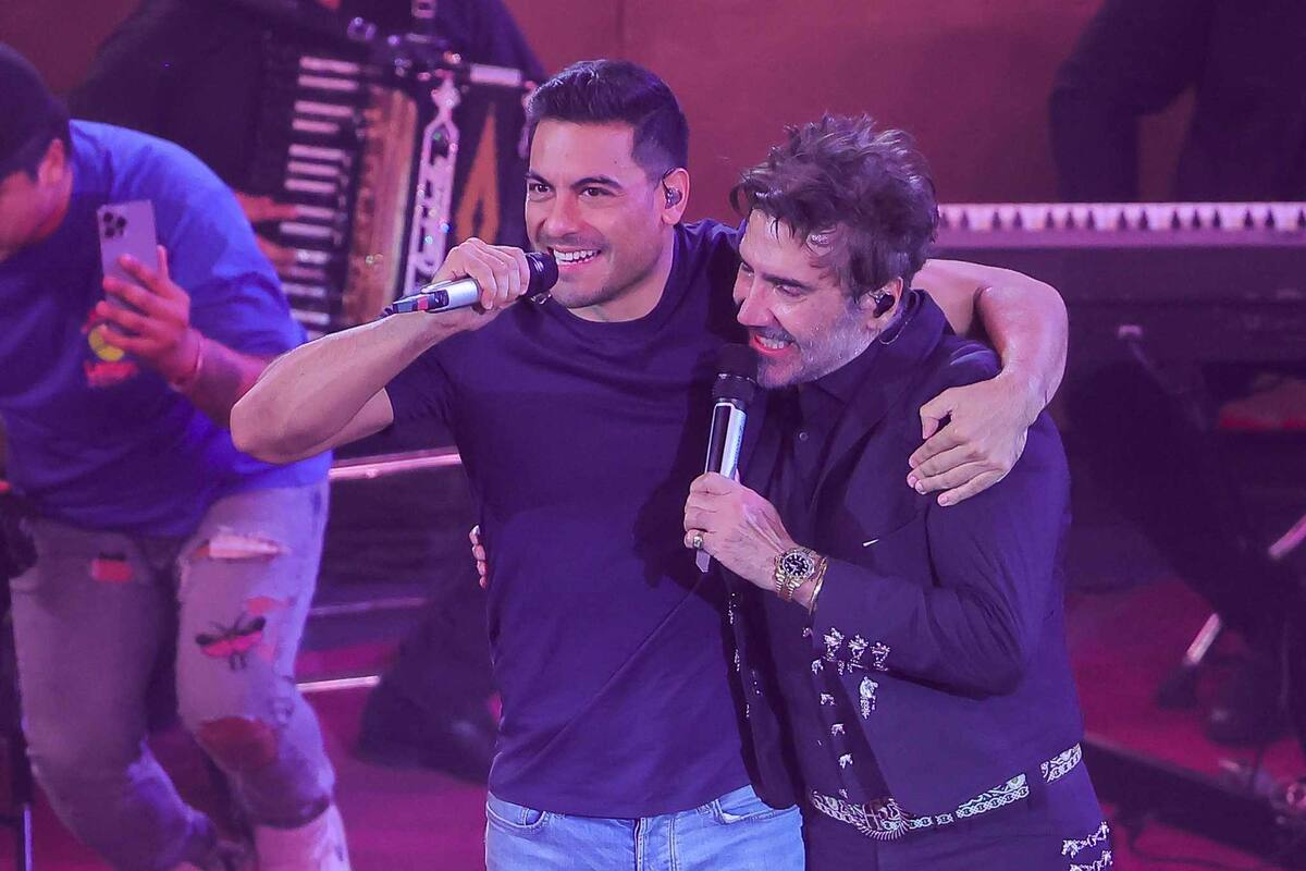 Alejandro Fernández se acompaña de Carlos Rivera y su hijo en Palenque