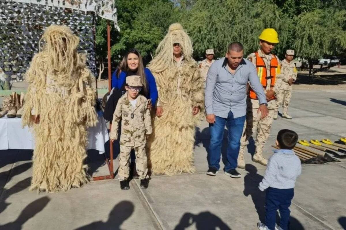 El pequeño Héctor convivió con caninos entrenados, usó uniforme de soldado y se divirtió como "soldado por un día"