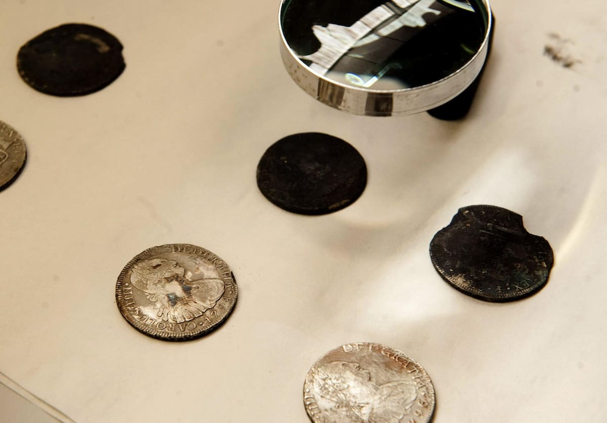 Después del golpe, los agresores escaparon. El guardia, único empleado presente durante el robo, logró activar la alarma de pánico, lo que permitió una rápida movilización policial. Foto: Referencial. EFE/JOSE ALBALADEJO