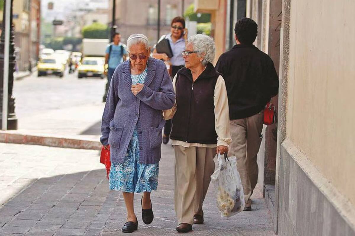 AMLO llevará al Congreso propuesta de Sheinbaum para pensión a mujeres de 60 años