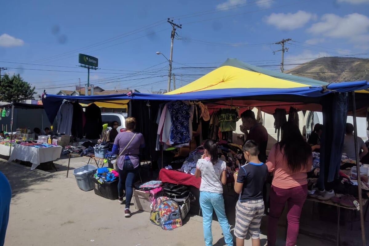 Aplican multas en sobrerruedas para vendedores de artículos no esenciales