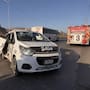 Taxi libre choca contra poste en el bulevar 2000 de Tijuana