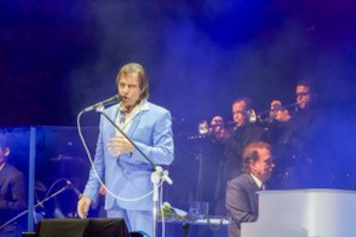 Roberto Carlos llena de recuerdos con canciones en Ensenada