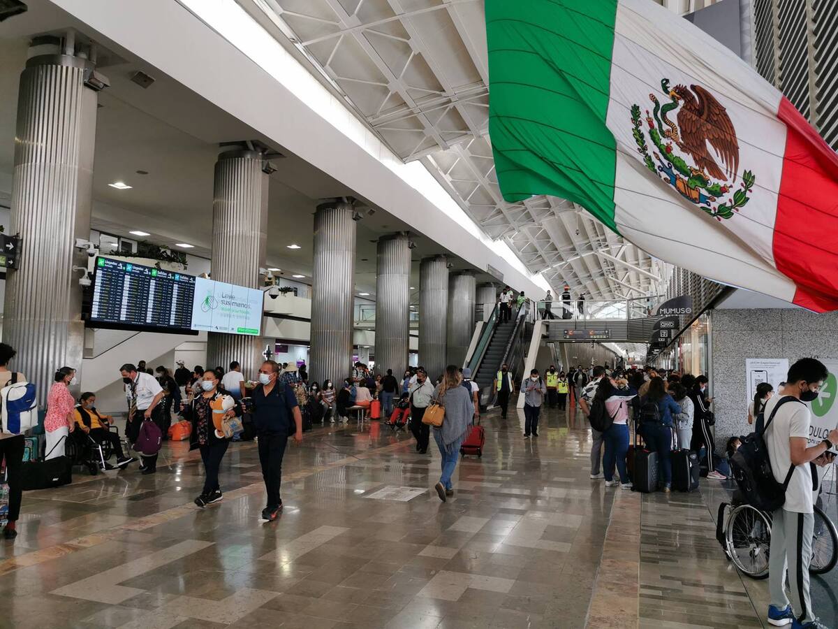 Tras revisar las cámaras de videovigilancia del aeropuerto, las autoridades confirmaron que el menor había llegado a la terminal aérea sin compañía.