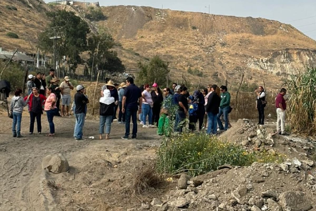 Protestan colono de Ribera del Bosque por obstruir cauce de arroyo