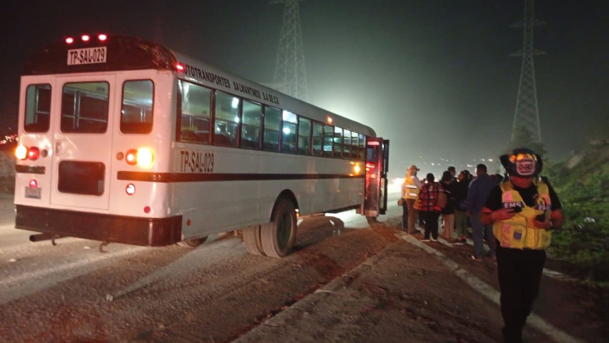 El accidente ocurrió a la altura del ejido Francisco Villa; no se reportaron lesionados graves. Foto: Border Zoom