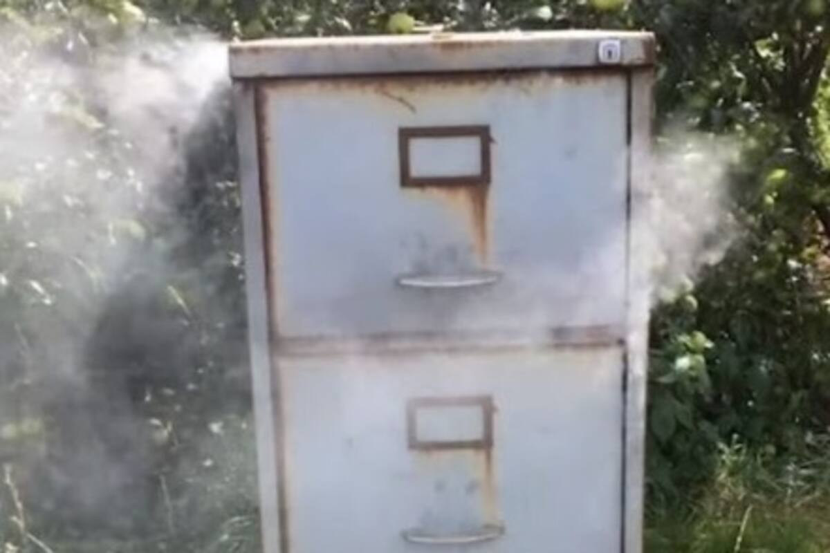 Hacen asador con un archivero
