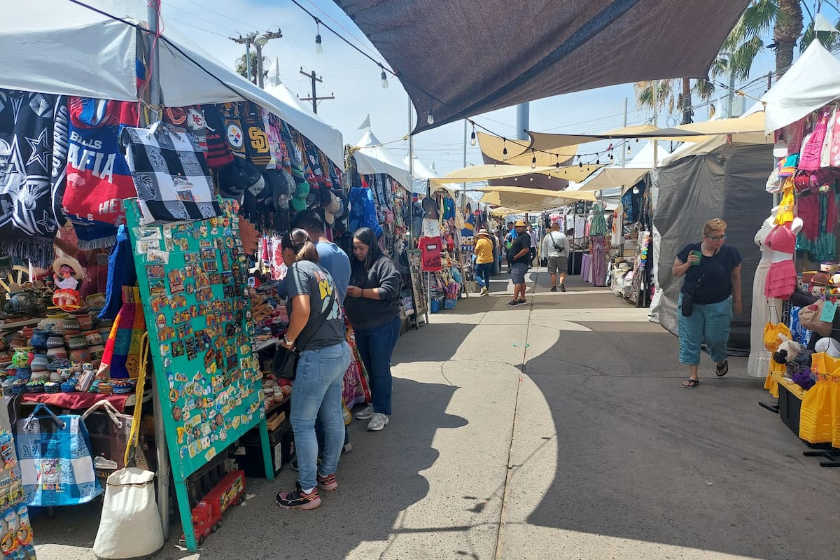 Dos personas son las que cobran los permisos en la zona turística