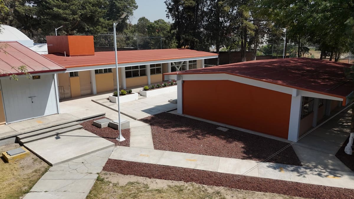 La estrategia busca reincorporar a estudiantes que dejaron la escuela y reducir la deserción en nivel medio superior. /GobMex