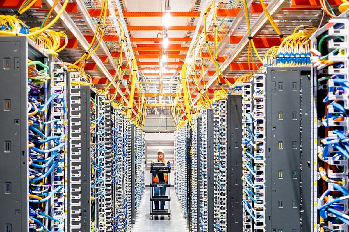 China inauguró en Ningxia el primer centro de datos de IA 100% eólico con un índice de eficiencia de 1.15 que reduce 3.65 millones de toneladas de CO2 anuales, estableciendo un estándar global que expone la obsolescencia energética de los data centers tradicionales dependientes de combustibles fósiles