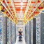 China inauguró en Ningxia el primer centro de datos de IA 100% eólico con un índice de eficiencia de 1.15 que reduce 3.65 millones de toneladas de CO2 anuales, estableciendo un estándar global que expone la obsolescencia energética de los data centers tradicionales dependientes de combustibles fósiles