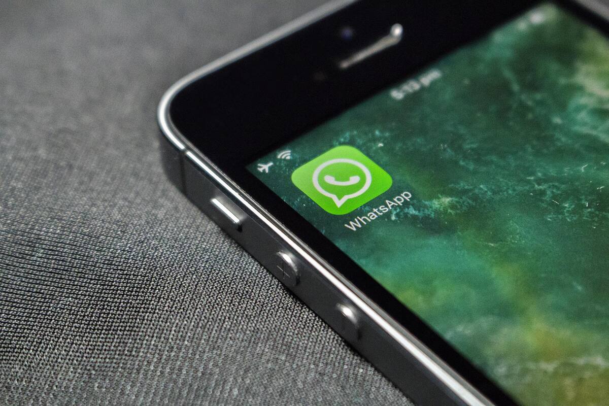 Aprende a escuchar audios de WhatsApp con la pantalla bloqueada
