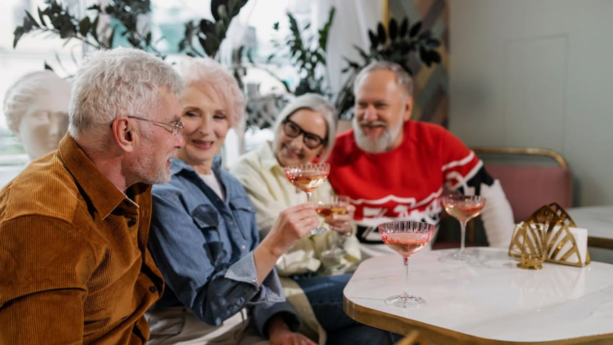 Nueve ancianos de entre 84 y 94 años optaron por dejar de vivir solos y mudarse juntos a un modelo de convivencia comunitaria que busca reducir el aislamiento y ofrecer compañía sin perder independencia