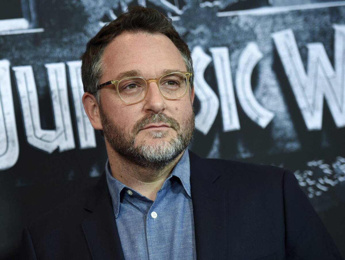 BER145 BERLÍN (ALEMANIA), 01/06/2015.- El director estadounidense Colin Trevorrow asiste al pase gráfico de la película "Jurassic World", cuarta entrega de la saga de dinosaurios "Parque Jurásico" que Steven Spielberg lanzó en 1993, en Berlín, Alemania, hoy, lunes 1 de junio de 2015. La cinta se estrena en los cines alemanes el 11 de junio. EFE/Britta Pedersen