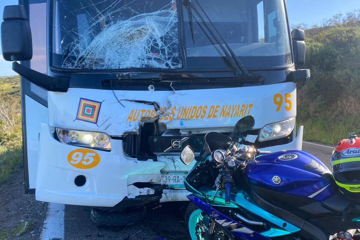 Camión de pasajeros atropella a grupo de motociclistas, uno falleció