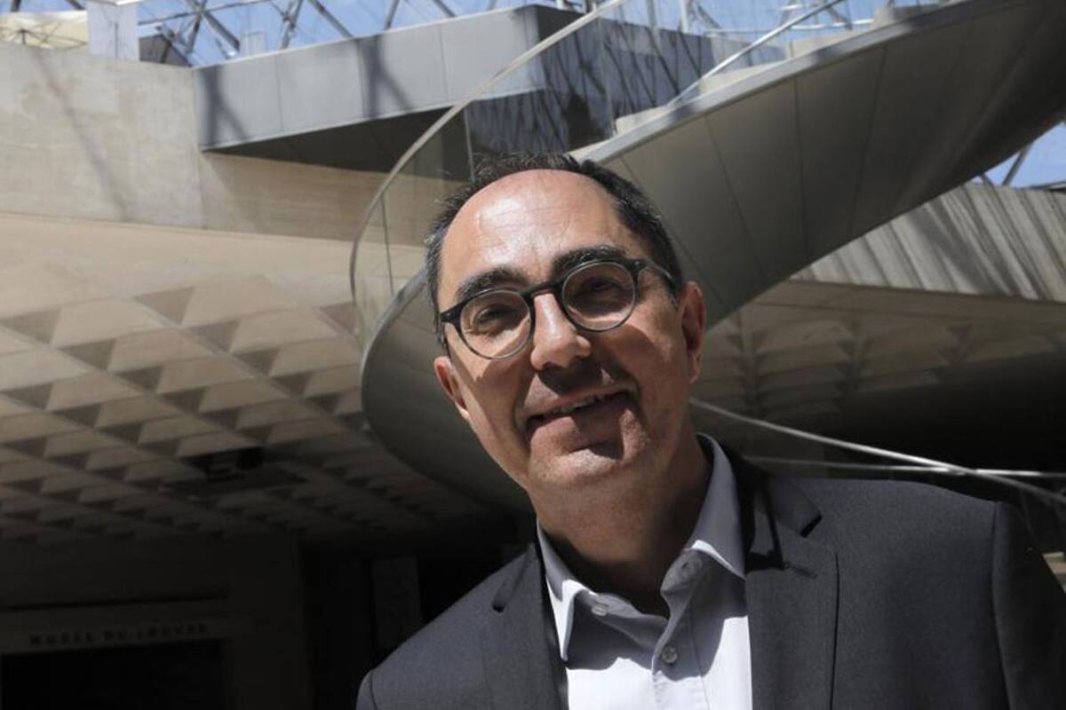 Ex presidente de museo de Louvre acusado de lavado de dinero
