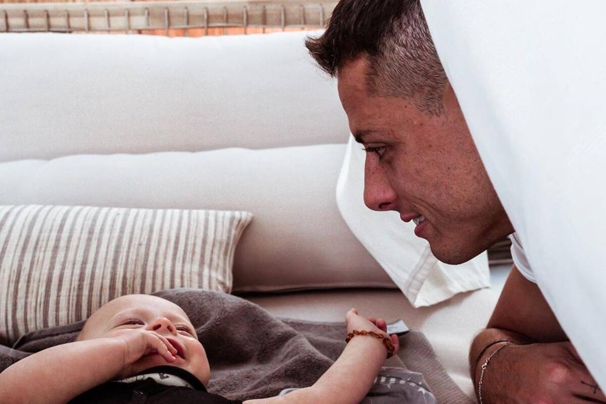 'Chicharito' comparte los mejores memes de su hijo