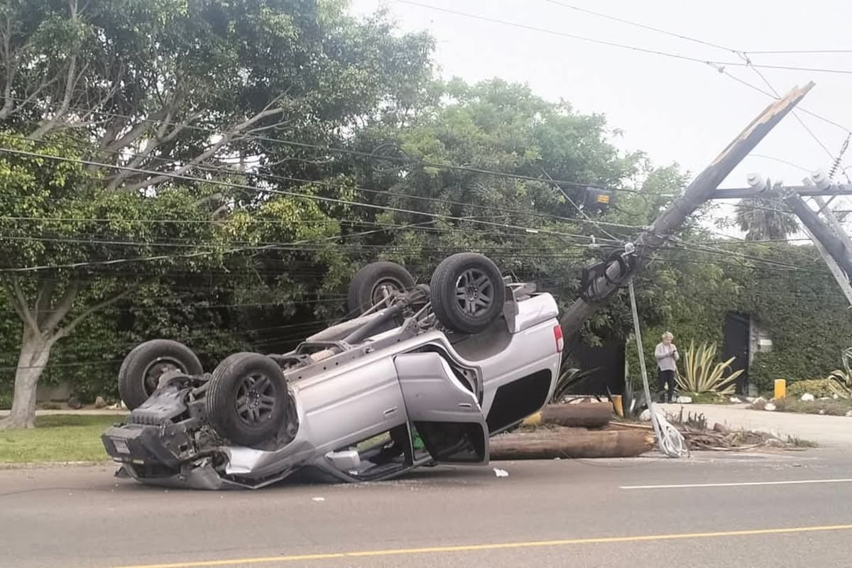 Registran volcadura en Playas de Tijuana